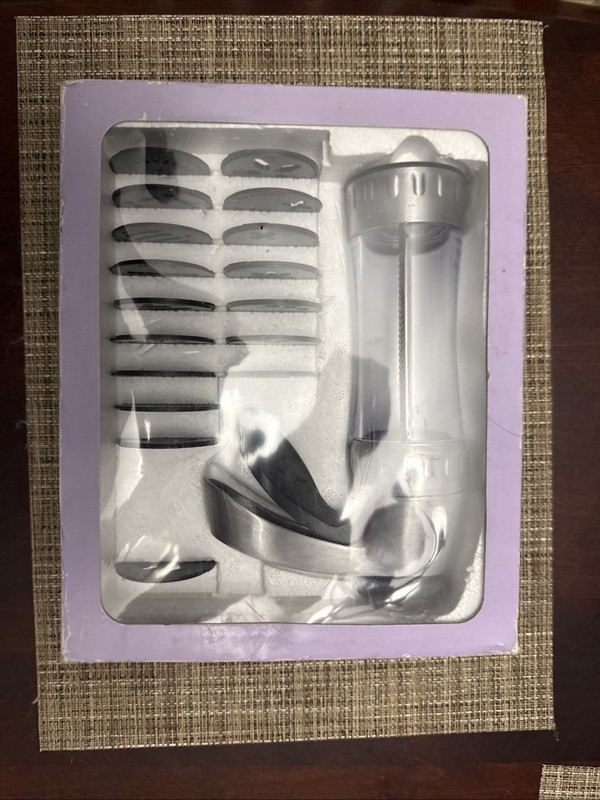 Wilton Cookie Pro Ultra II Soft Grip w/17 Shape Discs Cookie Press Baking gallery