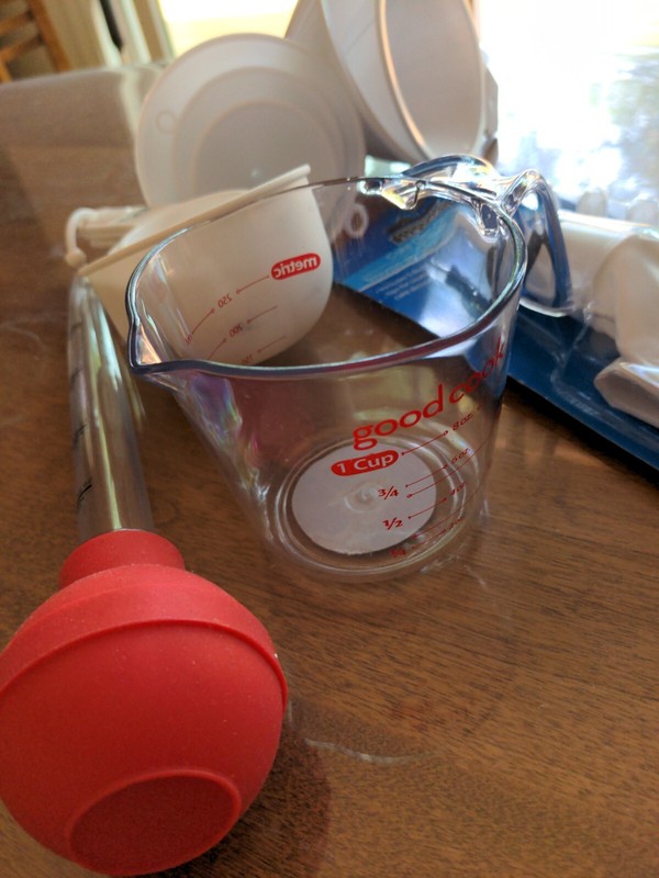 Kitchen Plastic Measures, Cake Decorating Kit, Baster, lot of 9 gallery