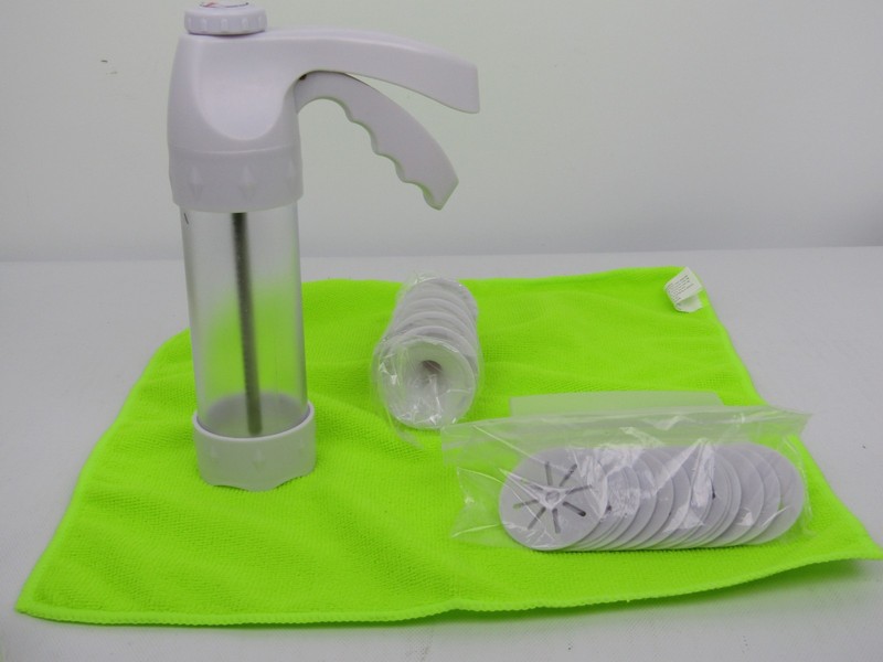 Cookie Press Ergonomic With Easy Squeeze Handle & 18 Discs - Complete! gallery