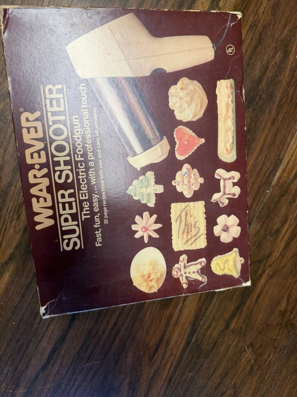 Wear-Ever Super Shooter Electric Cookie Pastry Press Gun In Box #70123 8 Disk gallery