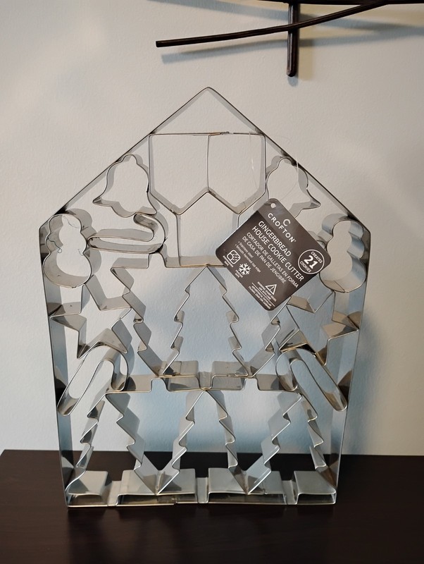 Cookie Cutter Crofton Gingerbread House 21 piece