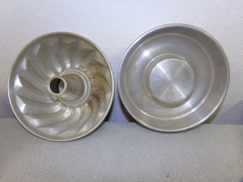Lot of 2 Ring Style Cake Pans *FREE SHIPPING*