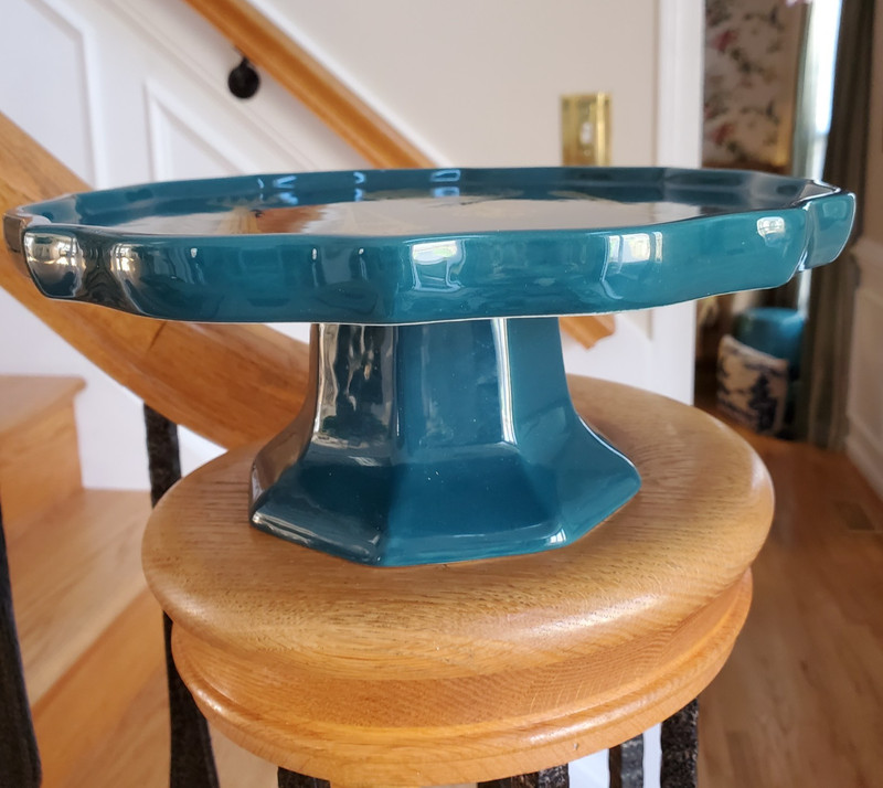 Teal Cake Pedestal Pastry Stand Scalloped Edge Gold Utensil Top Design 10″ x 4″