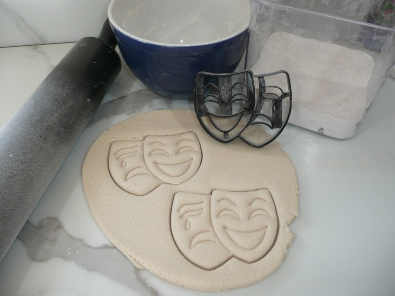 COMEDY TRAGEDY MASKS HAPPY SAD DRAMA THEATRE SET OF 3 COOKIE CUTTERS USA PR1928 gallery