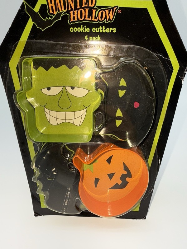 Collectible Haunted Hollow 4 Pack Cookie Cutters Halloween Baking gallery