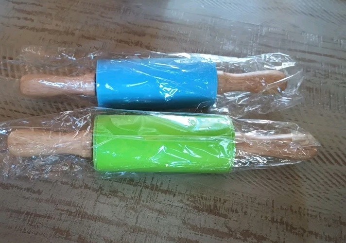 Mini Silicone Rolling Pin 9″ Kids Dough Roller Non-Stick Wood Handle Blue Green