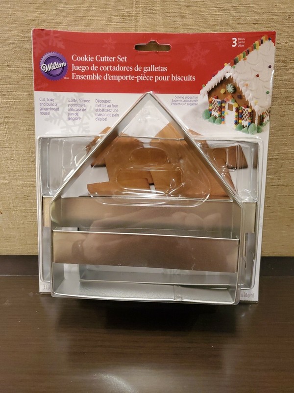 New Sealed Wilton 3 Pc Christmas GingerBread House Cookie Cutter Set in package