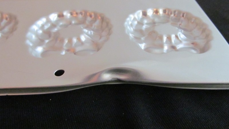Wilton Cookie Mold Wreath/Snowman/Tree/Sleigh/Reindeer/Santa Pan #2306-112 gallery