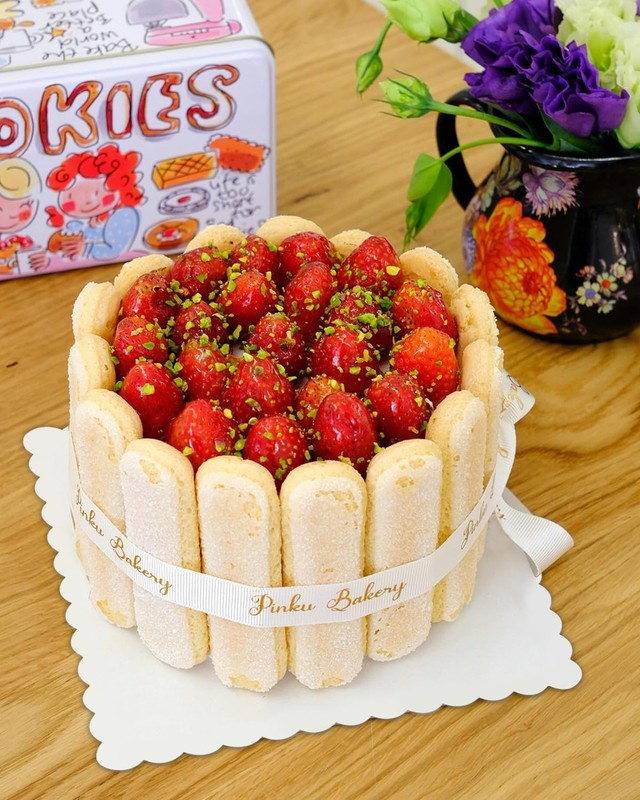 White 9 Inch Wave Cake Boards - 15 Pack of Food-Grade Sturdy Disposable Bases gallery