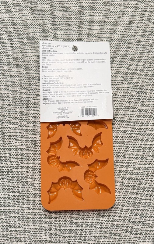 Makery Orange Silicone Mold Bats Halloween Candy Chocolate Gelatin gallery