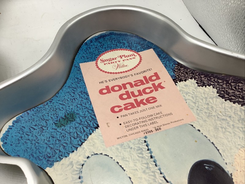 Lot of 2 New Vintage Wilton Disney Cake Pans Donald Duck Mickey Mouse 1978 gallery