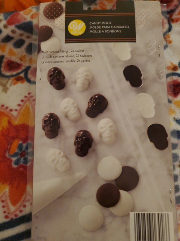 Wilton Mini Skulls 24 Cavity Candy Melts Mold Halloween