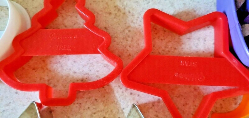 Christmas Hallmark Lot of 38 Cookie Cutters Vintage Wilton Halloween Valentine gallery