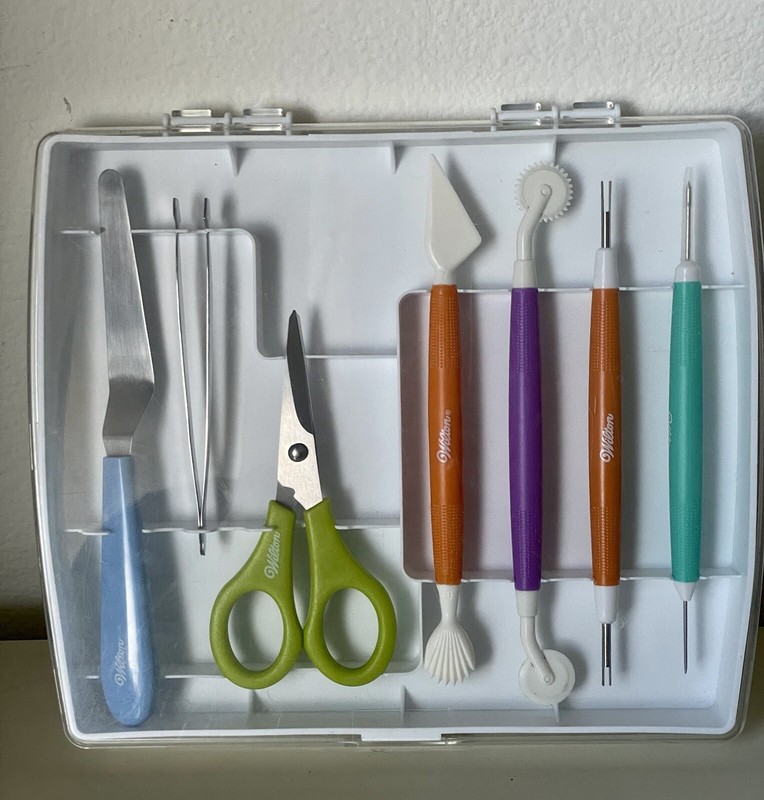 Wilton 7pc Cake Decorating Tool Kit Fondant & Gum Paste Molding Sculpting ￼Icing