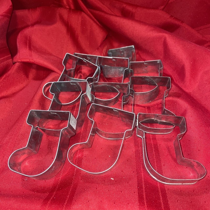 Estate Find Vintage Metal Cookie Cutters Stockings Set of 11 – 3”
