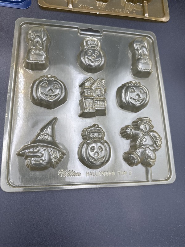 LOT 4 Plastic Candy Mold Chocolate Molds Halloween Vintage Wilton Hallmark gallery