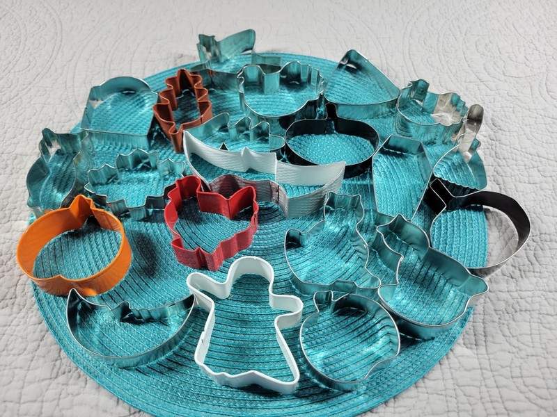 Cookie Cutters Set of 21 Fall, Halloween & Thanksgiving. Vintage Tin Metal. EUC