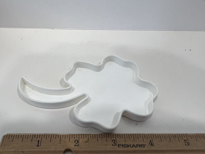 Vtg Tupperware 1316 Shamrock Clover Cookie Cutter 4" White Plastic St Patricks gallery