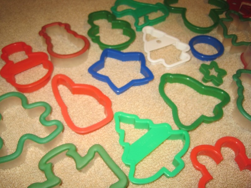 Lot Of 25 Comfort Grip Cookie Cutters All Occasions 1" To 6.5" gallery