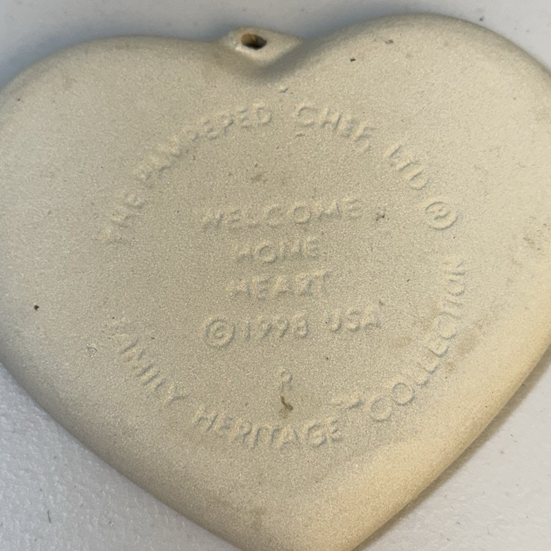 Pampered Chef Stoneware WELCOME HOME Heart Clay Pie Cookie Mold Press Design VTG gallery