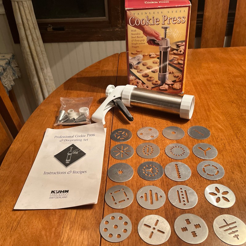 Kuhn Rikon Switzerland: Stainless Steel Cookie Press 20 Discs 6 Tips Baking