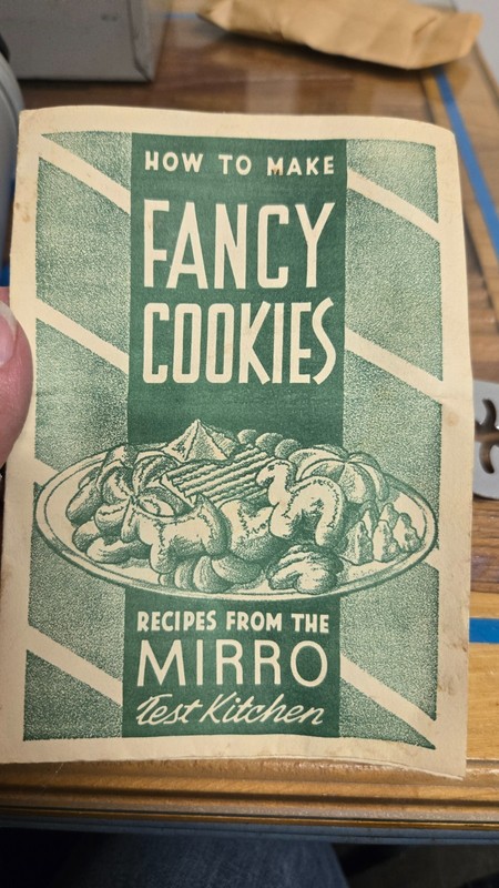 Vintage Mirro Cooky (Cookie) Press – Complete Set w/ 12 Discs & Recipe Book gallery