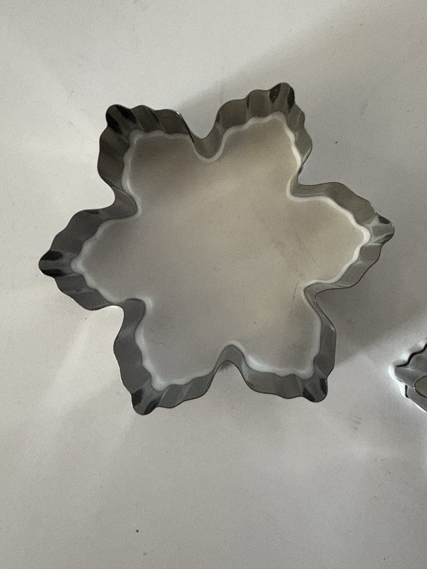 Lot Of 2 - Snowflake Christmas Metal Cookie Cutters - 2 Different Sizes gallery