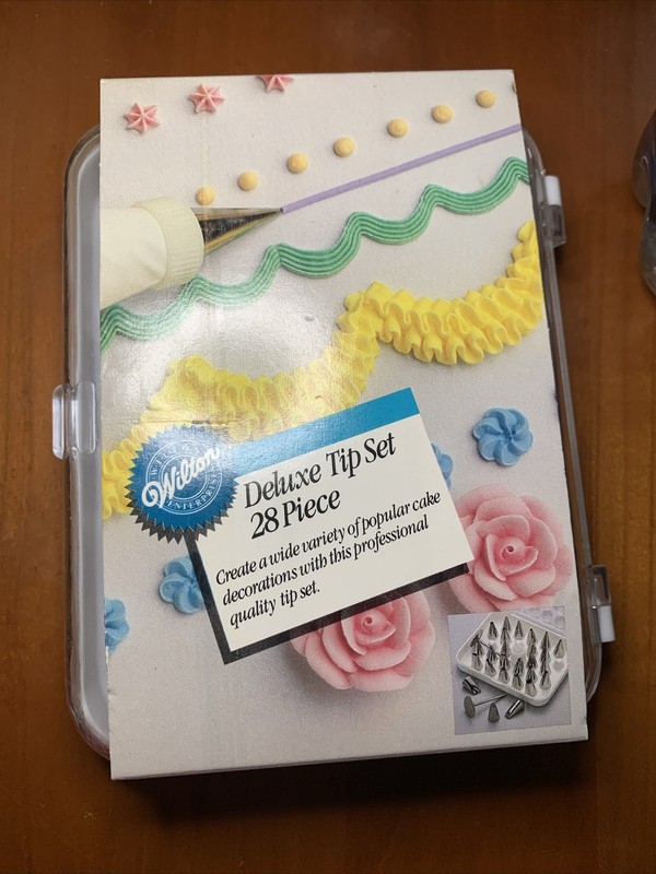 Wilton Deluxe Tip Set 28 Piece Cake Decorating Kit Basic & Specialty Tips NEW gallery