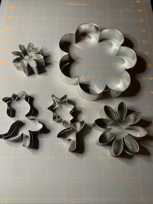 Vintage Cookie Cutter- Flower Daffodil Star Daisy