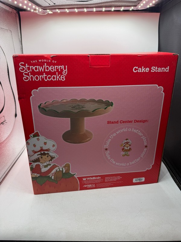 The World of Strawberry Shortcake Scalloped Cake Stand ceramic gallery