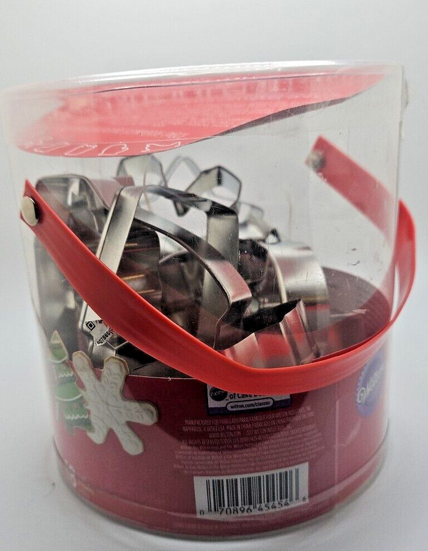 Wilton 18 Piece Metal Christmas Holiday Cookie Cutter Set - New -Sale Price gallery