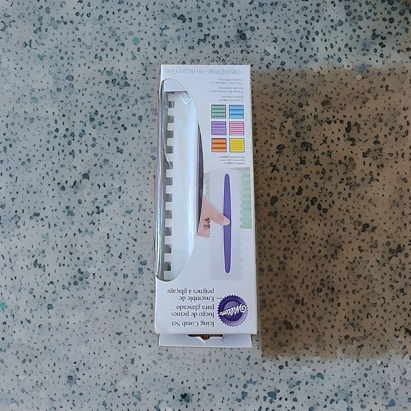 Wilton Icing Smoother Comb Set-3 Piece, White/Purple gallery