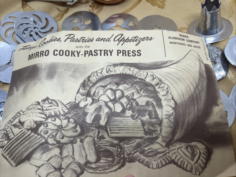 Vintage Mirro Aluminum Copper Vintage Cooky-Pastry Press w/ 3 Tips & 17 Discs gallery