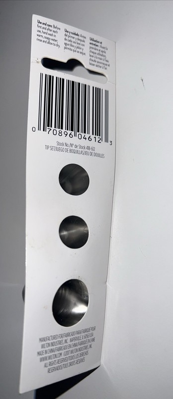 Wilton Piping Tips #1M, #2A & #2D, 3-piece Stainless Steel Extra Large Tips Set gallery