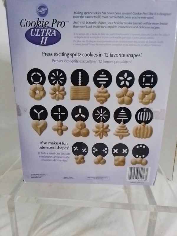 Wilton Cookies Pro Ultra II Cookie Press with 16 Disks NEW Sealed Christmas Fun gallery