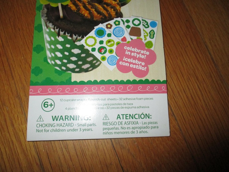 New Colorbok Girl Scouts Cupcake Fun Wrappers with Stickers for Party gallery