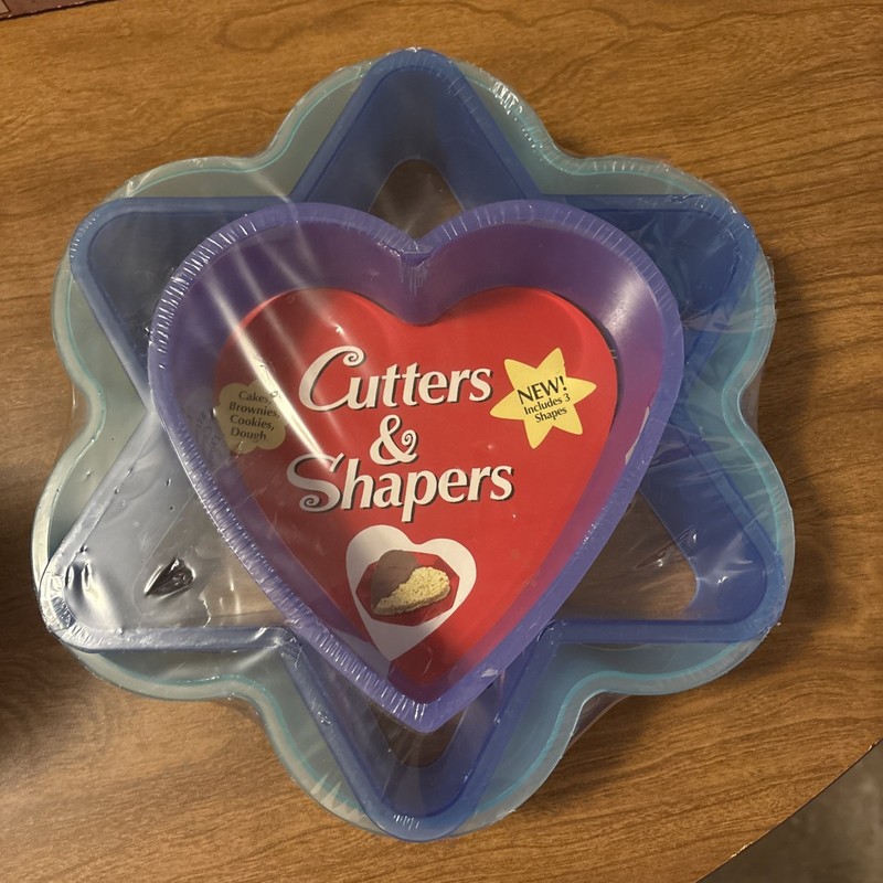 Cake Dough Cutters & Shapers Plastic Heart Star Flower 8" & 10" Progressive Int gallery