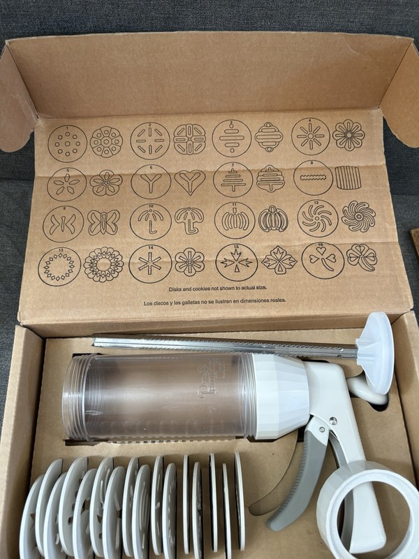 Pampered Chef Cookie Press in Orig Box #1525 RETIRED 16 Discs FOR PARTS/ REPAIR gallery
