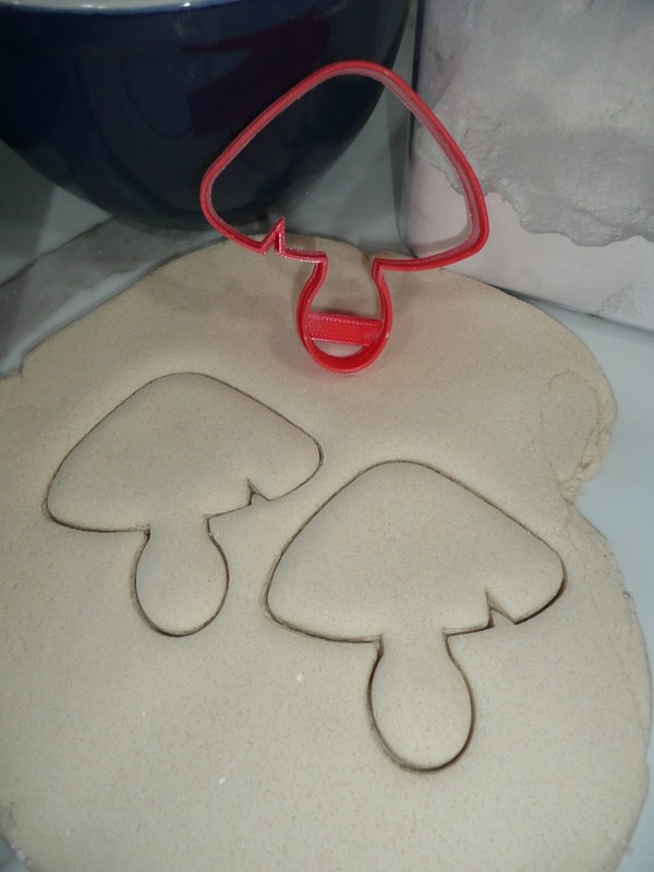 RAINBOW MUSHROOM SHAPE GARDEN COOKIE CUTTER USA PR5219 gallery
