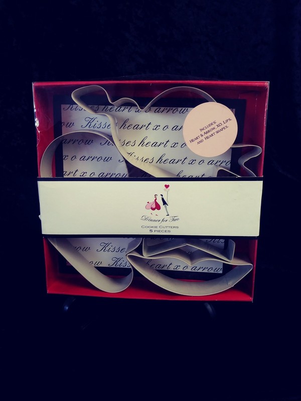 5 Piece Cookie Cutter Set Heart w/Arrow, XO, Lips, Heart Shapes NIB Valentine
