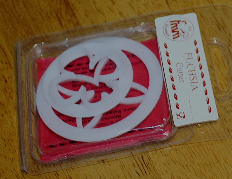 FMM: FUCHSIA CUTTER Fondant/Gum Paste #43-C211 - Unused Open - 2Pc Plastic gallery