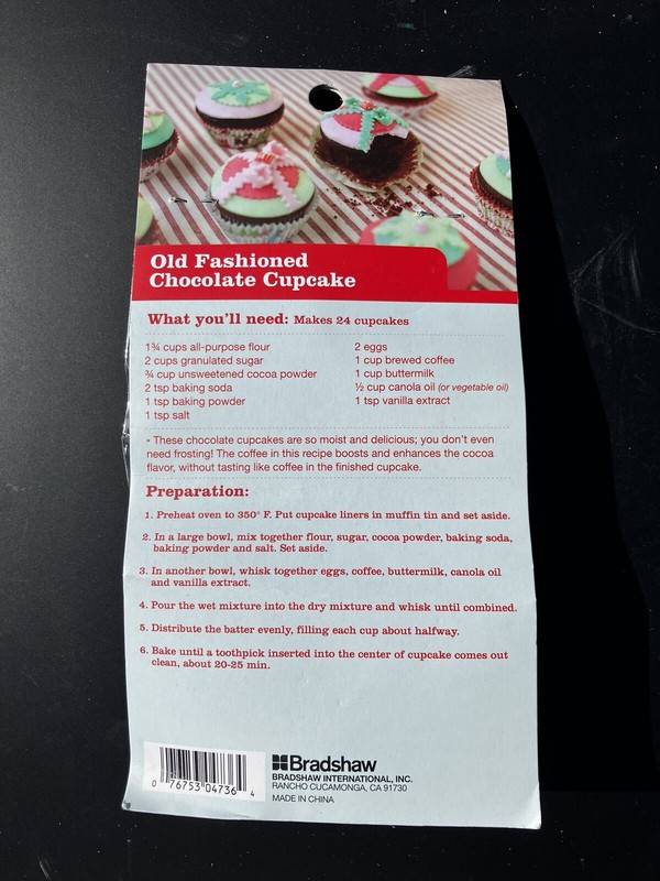 Sweet Creations, 24 Pack Christmas Cupcake Liner Papers and Toppers with Snowman gallery