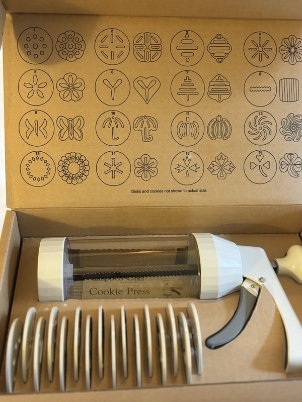 The Pampered Chef Cookie Press, 16 Piece New Original Box