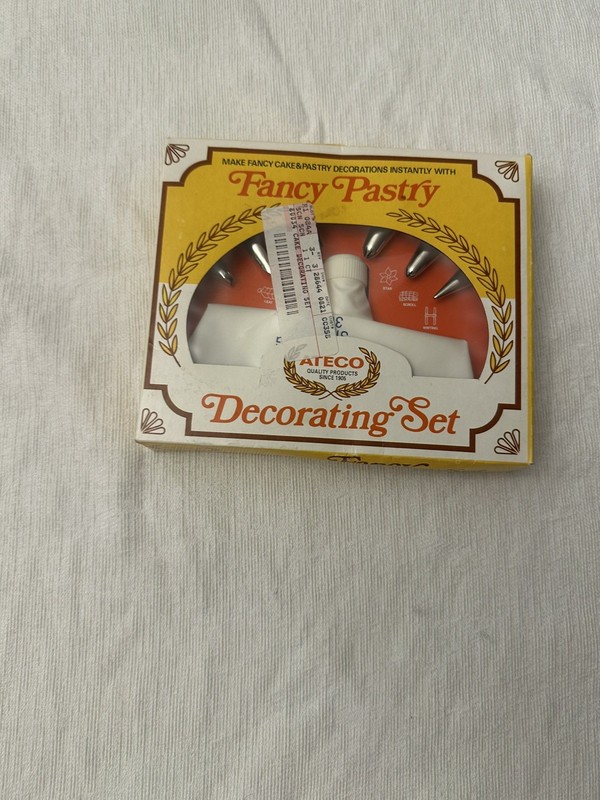 Vintage Ateco FANCY PASTRY DECORATING SET 334c 6 Piping Tips & Bag
