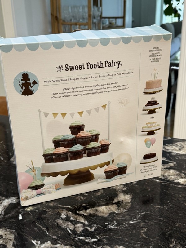American Crafts Sweet Tooth Fairy Magic Sweet Cake Stand White/Gold 12 Pieces
