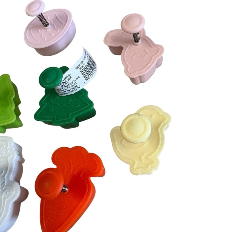 Plunger Cutters Set Lot of 12 Assorted Colors Christmas Easter New Cookies gallery
