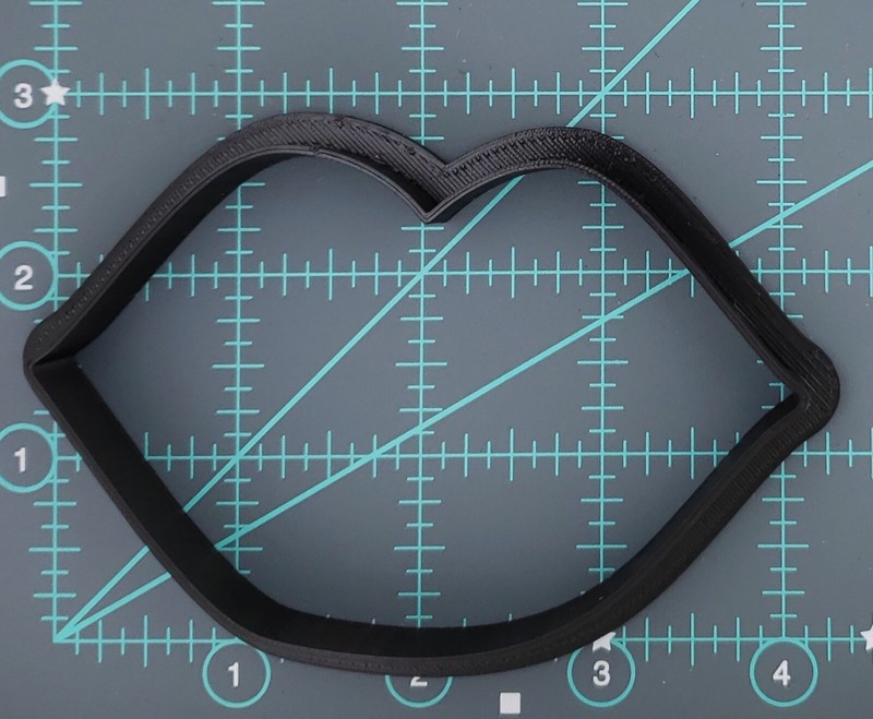 New Heart Kiss Lips Shape Plastic Cookie Cutter Valentines Day Party Love 4″