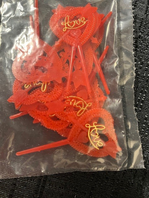 Valentine’s themed cupcake picks, 12 ct / ALL RED / NEW