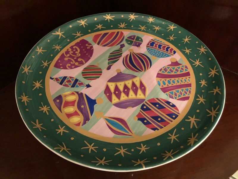 ESSEX COLLECTION CHRISTMAS “KALEIDOSCOPE ORNAMENTS” PEDESTAL CAKE PLATE