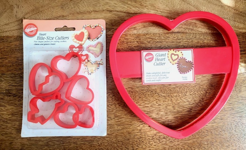 Lot Of 14 Wilton Holiday Cookie Cutters Multiple Sizes Comfort Grip NEW! 1990's gallery